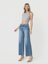 Load image into Gallery viewer, High Rise Medium Wash Full Length Wide Leg Jeans