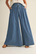 Load image into Gallery viewer, Pintuck Wide Leg Denim Pants