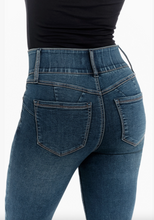 Load image into Gallery viewer, PETITE Shapewear Fit &amp; Lift Flare Jeans
