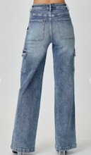 Load image into Gallery viewer, Mid Rise Cargo Style Wide Leg Straight Jeans