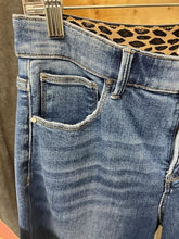 Load image into Gallery viewer, Risen Tummy Control Elastic Band Mid Rise Crop Wide Leg Jeans