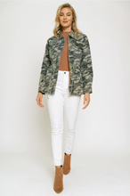 Load image into Gallery viewer, Camo Utility Jacket