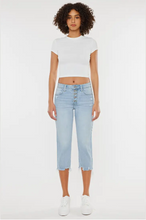 Load image into Gallery viewer, KanCan High Rise Capri Jeans
