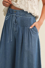 Load image into Gallery viewer, Pintuck Wide Leg Denim Pants