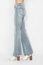 Load image into Gallery viewer, Judy Blue Mid Rise Tummy Control Destroy Flare Jeans