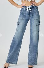 Load image into Gallery viewer, Mid Rise Cargo Style Wide Leg Straight Jeans