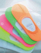 Load image into Gallery viewer, Neon Colors Mesh Silicone Pad No Show Socks