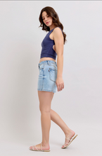 Load image into Gallery viewer, Judy Blue Mid Rise Vintage Wash Dad Shorts