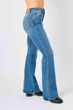 Load image into Gallery viewer, Judy Blue HIgh Waist Classic Flare Jeans