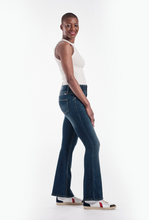 Load image into Gallery viewer, Shapewear Fit &amp; Lift Flare Jeans