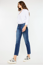 Load image into Gallery viewer, KC2567D Jeans