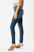 Load image into Gallery viewer, PR1001M KC Jeans - ONLY 1 LEFT! SIZE 3/25